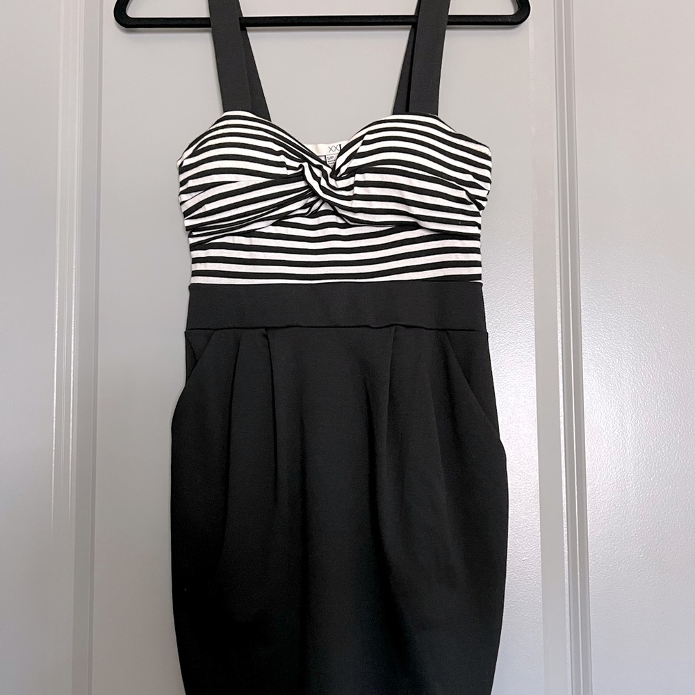 S/P black and white dress - stretchy!